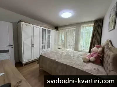 Дава се под наем двустаен апартамент с паркомясто в Бриз!