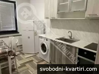 Четиристаен апартамент под наем в центъра