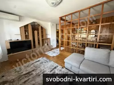 Тристаен в началото на Самоводската чаршия