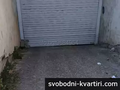 Паркомясто на ул. Славянска близо до пицария Бонжур