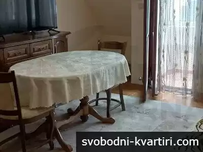 Дава се под наем тристаен апартамент в Колхозен пазар!