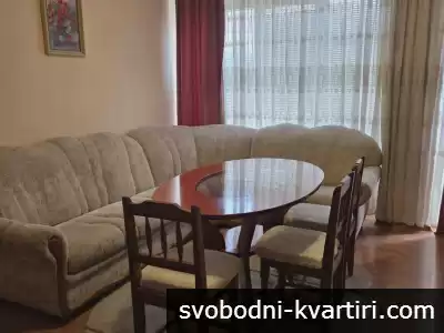 Дава се под наем двустаен апартамент в Центъра