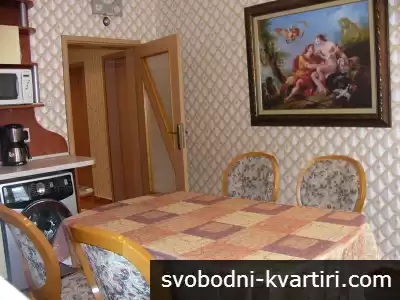с паркинг, на 200 м. от центъра