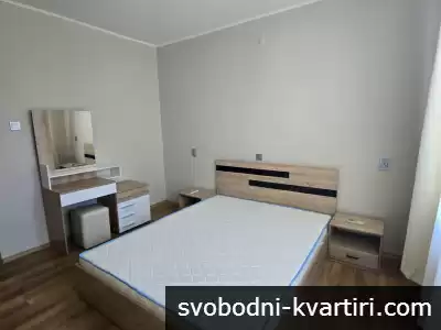 Етаж от къща с паркомясто широк център
