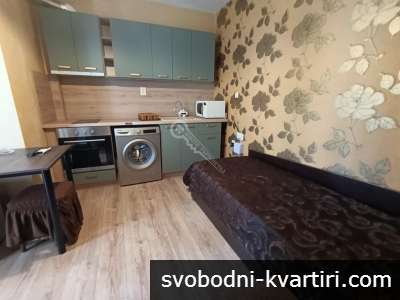 Тристаен апартамент в близост до Пети корпус