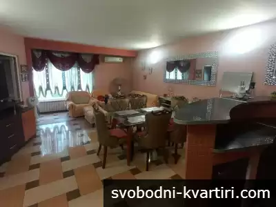 Даваме под наем тристаен апартамент в центъра на Пловдив