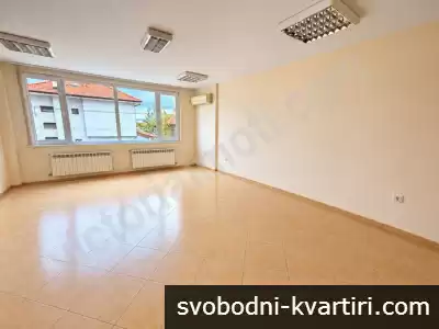 Светъл имот на комуникативно място в кв. Акация