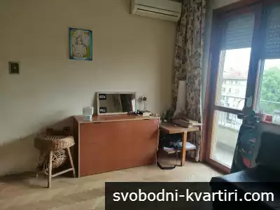 Даваме под наем двустаен апартамент в центъра на Пловдив