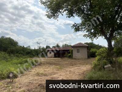 Къща със самостоятелен път в с. Церова Кория