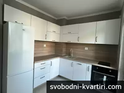 Тристаен над Спортна зала