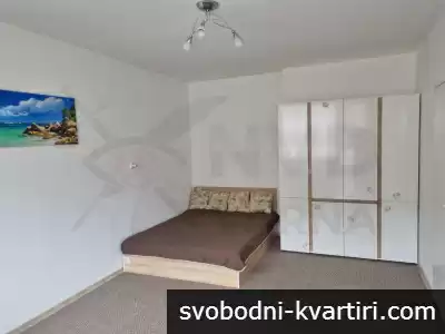 Дава се под наем тристаен апартамент  в Център!