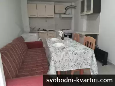Дава се под наем двустаен апартамент в Колхозен пазар!
