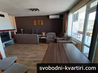 Даваме под наем тристаен апартамент в центъра на Пловдив