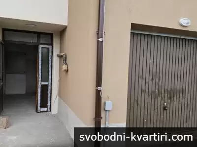 Голям партерен гараж Остромила