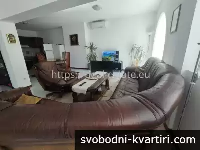 Просторен тристаен апартамент под наем в началото на алеята на Бачиново.