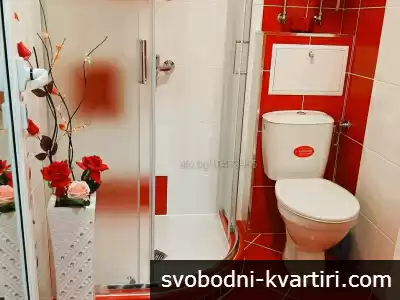 Собственик, отдава под наем малък уютен апартамент в ж. к. "Лазур" , до пицаия Гранд Италия