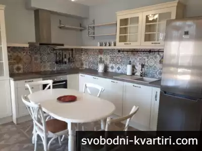Двустаен Център