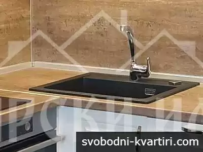 Новообзаведен Луксозен тристаен апартамент с паркомясто