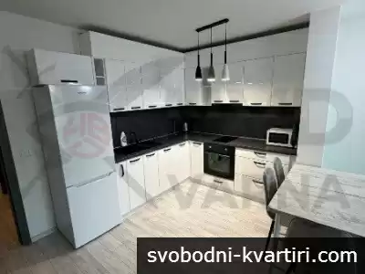 Дава се под наем четиристаен апартамент с подземно паркомясто!