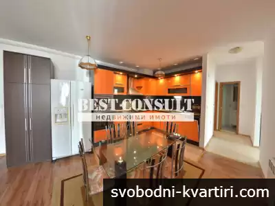 Отличен тристаен обзаведен, газ, климатик - Център, Александровска