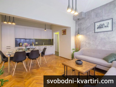 Четиристаен апартамент под наем в центъра на София