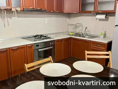 Дава се под наем четиристаен апартамент в Колхозен Пазар!