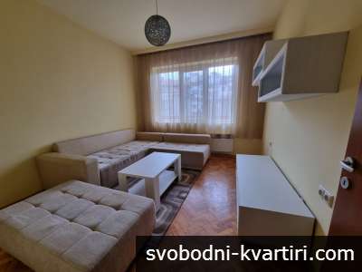 Изключително уютен и просторен, тристаен апартамент под наем находящ се в идеален център на гр. Благоевград.