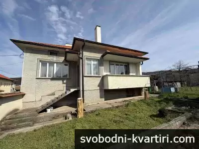 Монолитна двуетажна къща в с.Присово