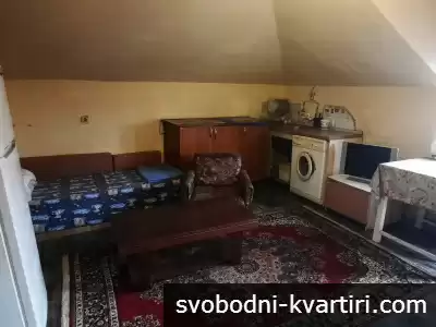 Самостоятелна обзаведена стая - ул. Ст. Стамболов, до Антим, 200 лв.