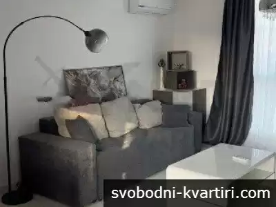 Дава се под наем тристаен апартамент в Център!