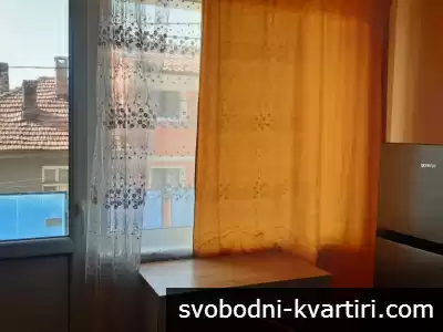 Самостоятелна стая с голяма тераса