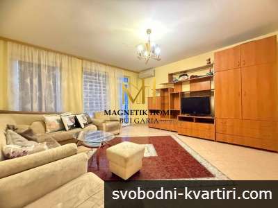 Просторен двустаен имот с ПАРКОМЯСТО и отделна кухня на 50 метра от морската градина в ж.к. Лазур