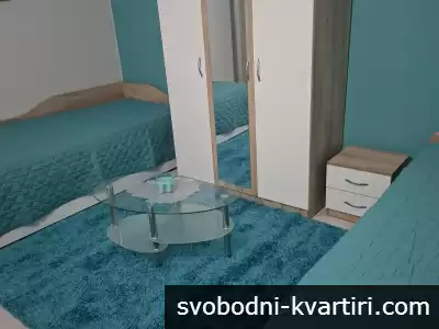 Даваме под наем двустаен апартамент в центъра на Пловдив