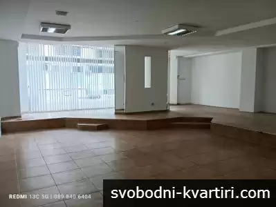 Търговско помещение с два входа и трифазен ток