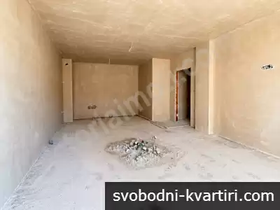 Просторен тристаен апартамент до Практикер