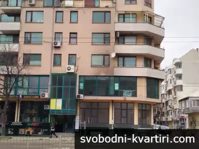 Под наем - Три етажа офис пространство срещу Червения Площад. Подходяща локация за coworking space.