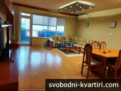 Тристаен просторен апартамент в центъра на града