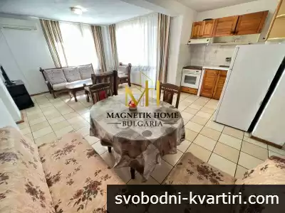 Уютен двустаен апартамент с дворна площадка до морската градина в ж.к. Лазур