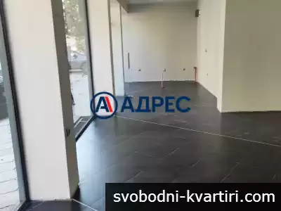 Партерно търговско помещение в централната зона на кв. Еленово