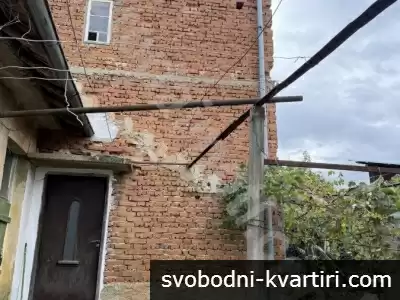 Двуетажна къща в село Пушево