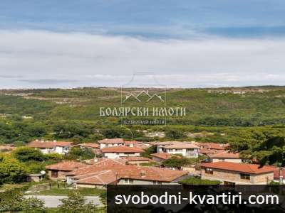 Просторен тристаен до Ректората