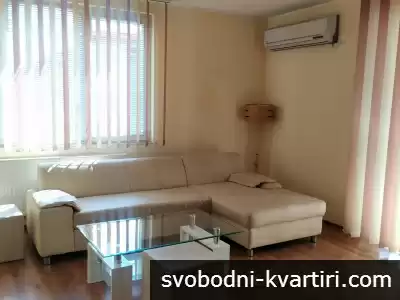 Отдава се под наем голям просторен двустаен апартамент
