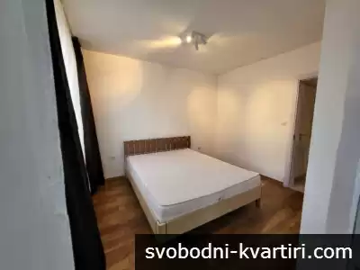 Тристаен апартамент, Иван Вазов