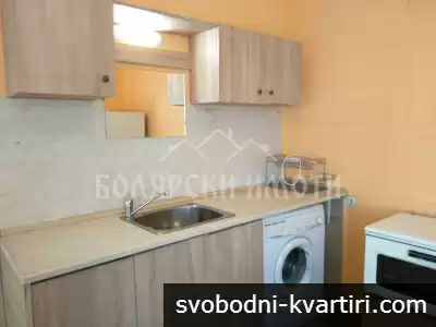 Тристаен апартамент в Акация