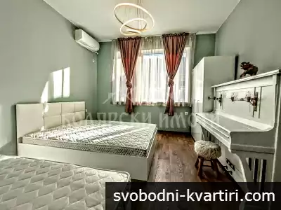 Луксозен тристаен апартамент в Идеален Център