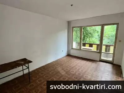 Тристаен апартамент в кв. Кючук Париж, Пловдив.