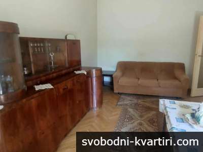 Дава се под наем четиристаен апаратент в Центъра