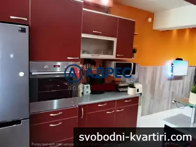 Тристаен просторен апартамент в центъра на града