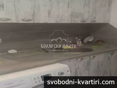 Самостоятелни стаи от голям апартамент под Полицията