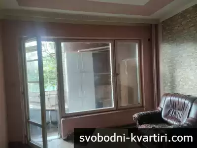 Давам под наем четиристаен необзаведен апартамент в Тракия